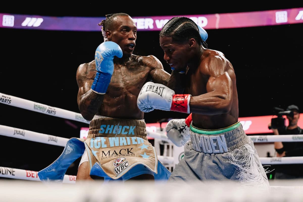 Foster fends off Ford to retain WBC junior lightweight crown