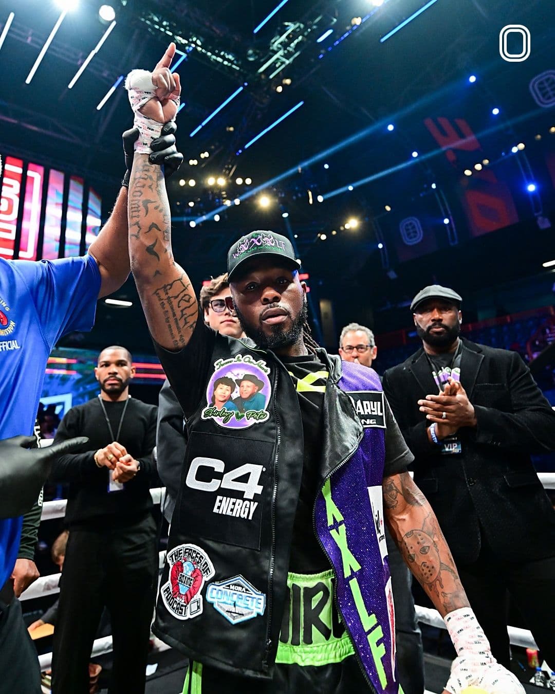 Elijah Pierce survives knockdown, stops Arthur Villanueva in four rounds