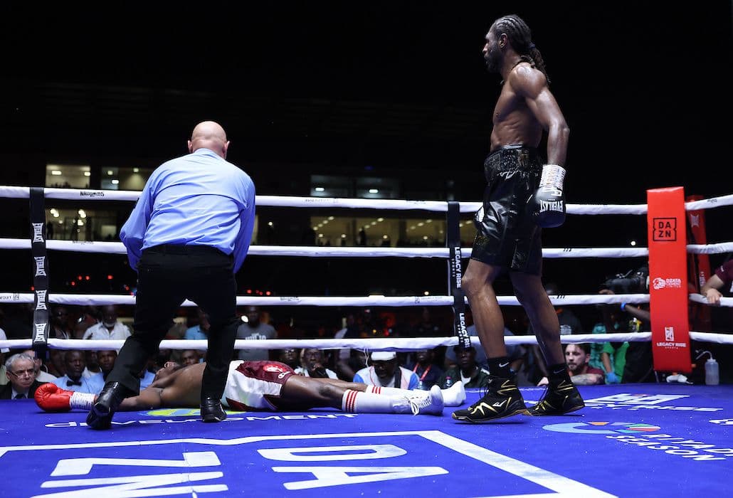 Craig Richards scores emphatic 12th-round KO over Dan Azeez in Ghana