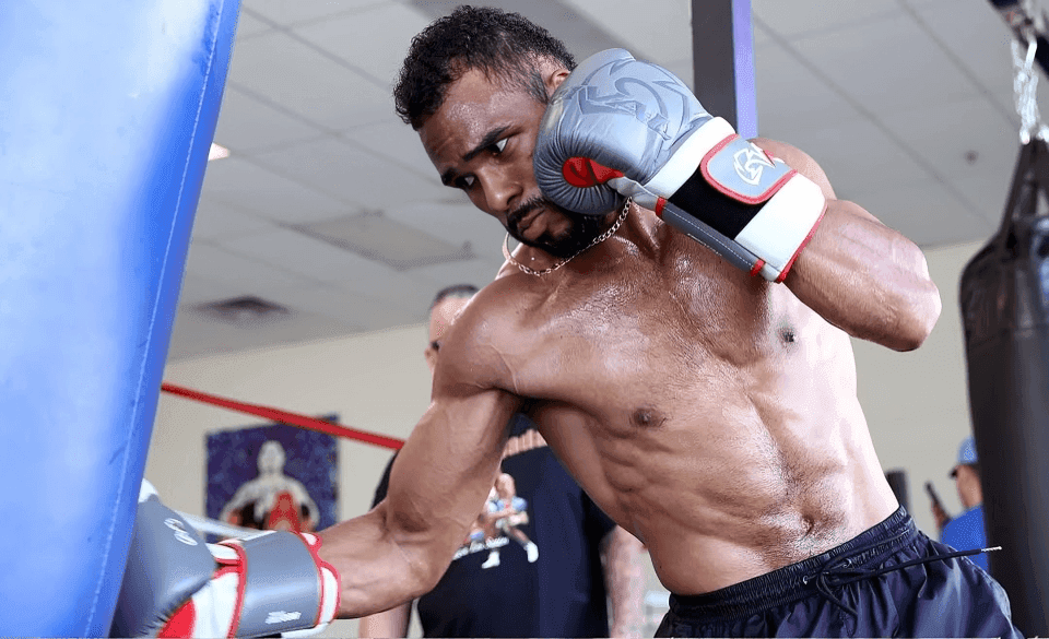 Frank Martin Picks Edwin De Los Santos To Spoil Keyshawn Davis' First Title Defense