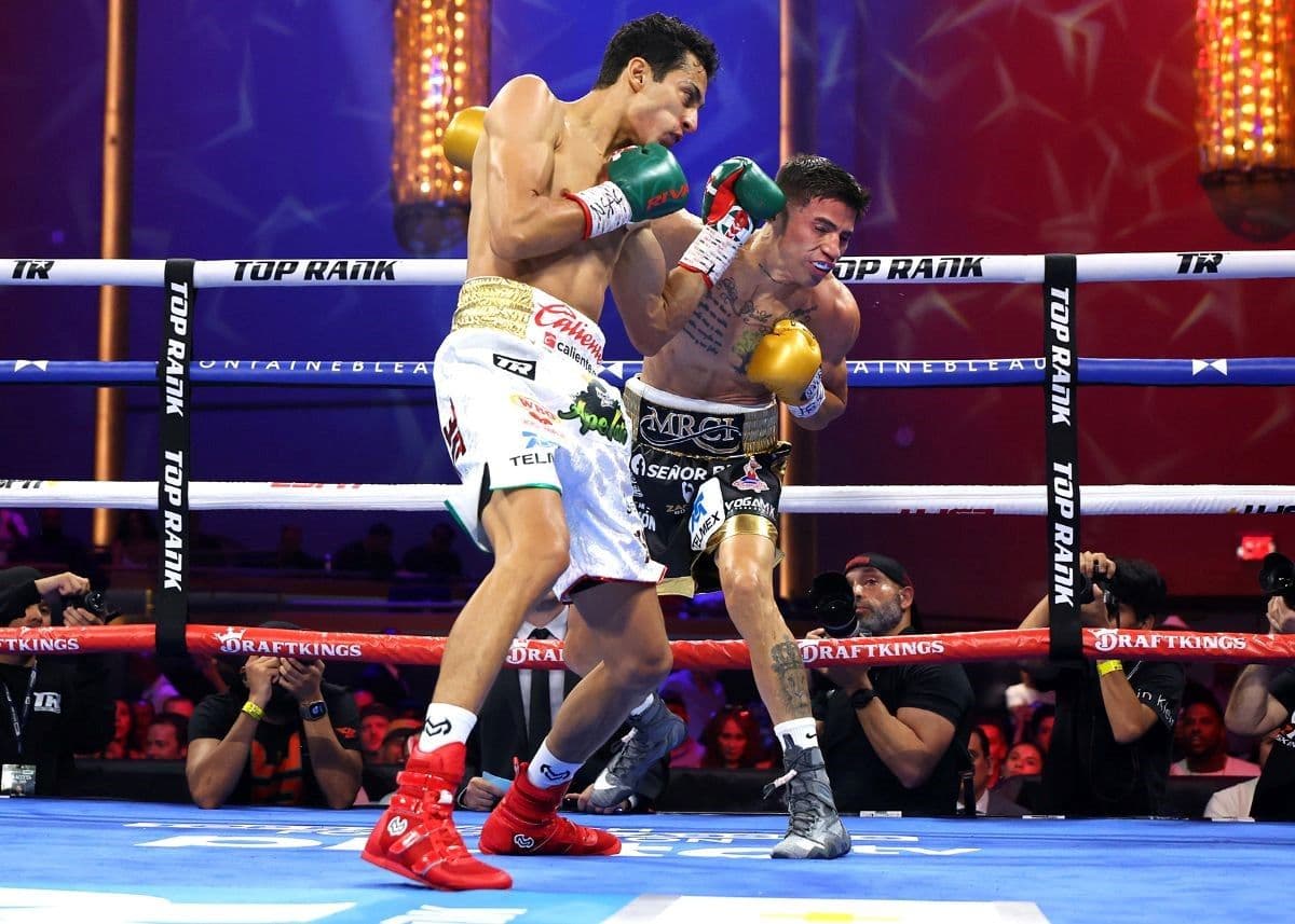 Sources: Rafael Espinoza slated to defend featherweight title vs. Arnold Khegai in Mexico