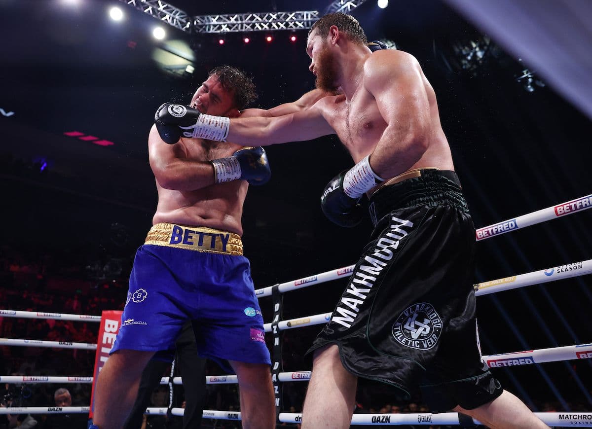 Photos: Arslanbek Makhmudov Outfights Dave Allen Over Twelve