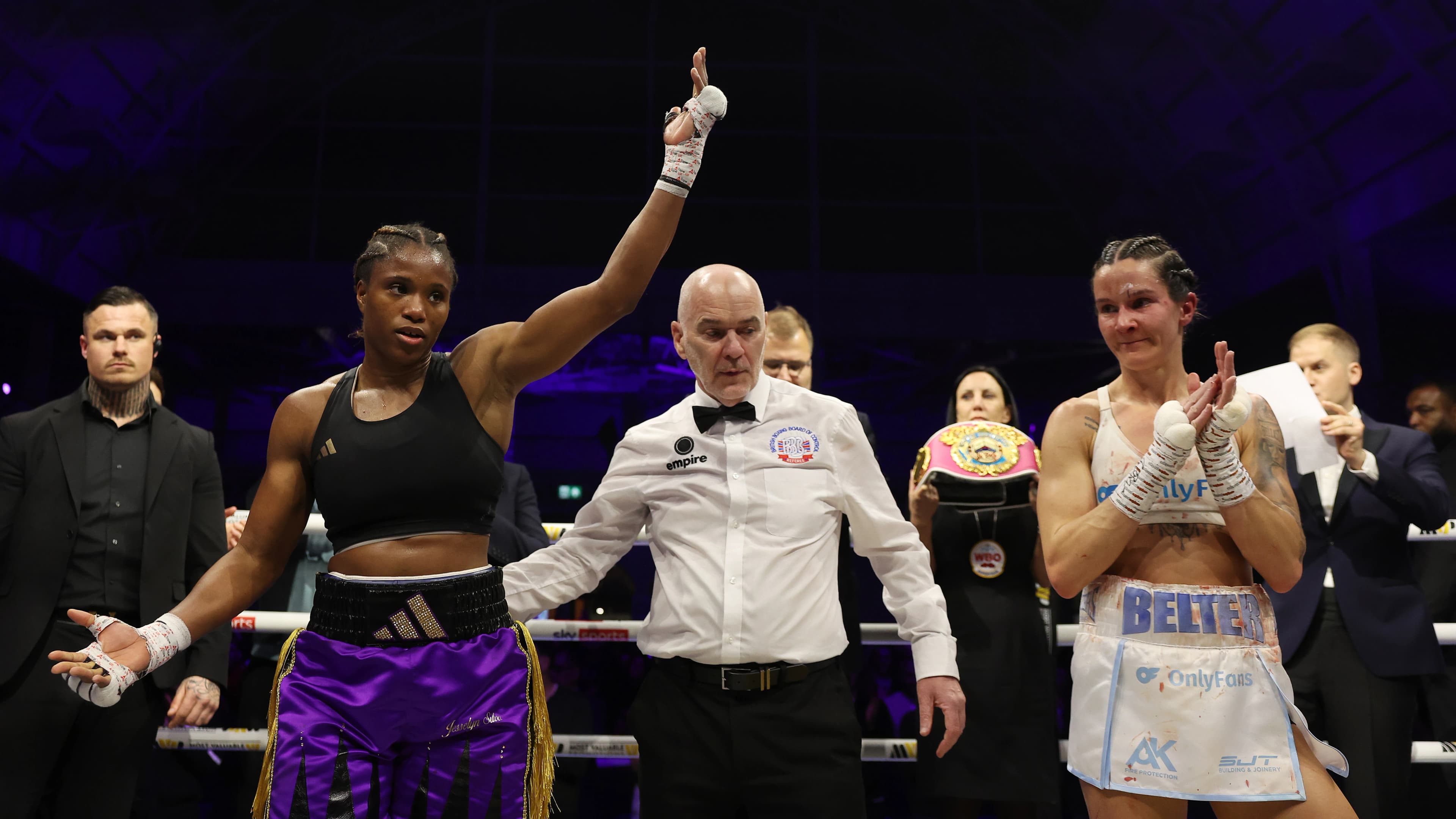 Dubois claims Ring 135-pound title, outpointing Harper