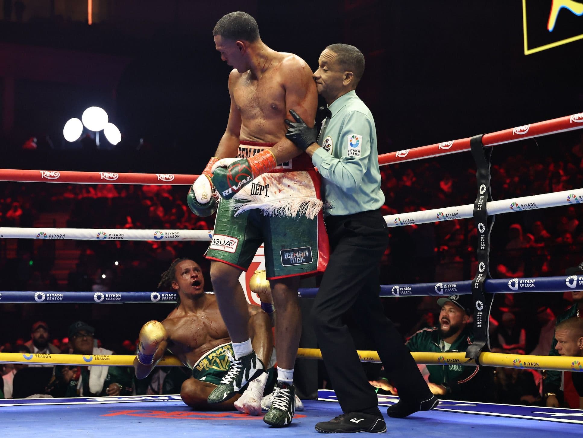 David Benavidez Bloodies, Stops Anthony Yarde in 7th round to retain WBC light heavyweight title