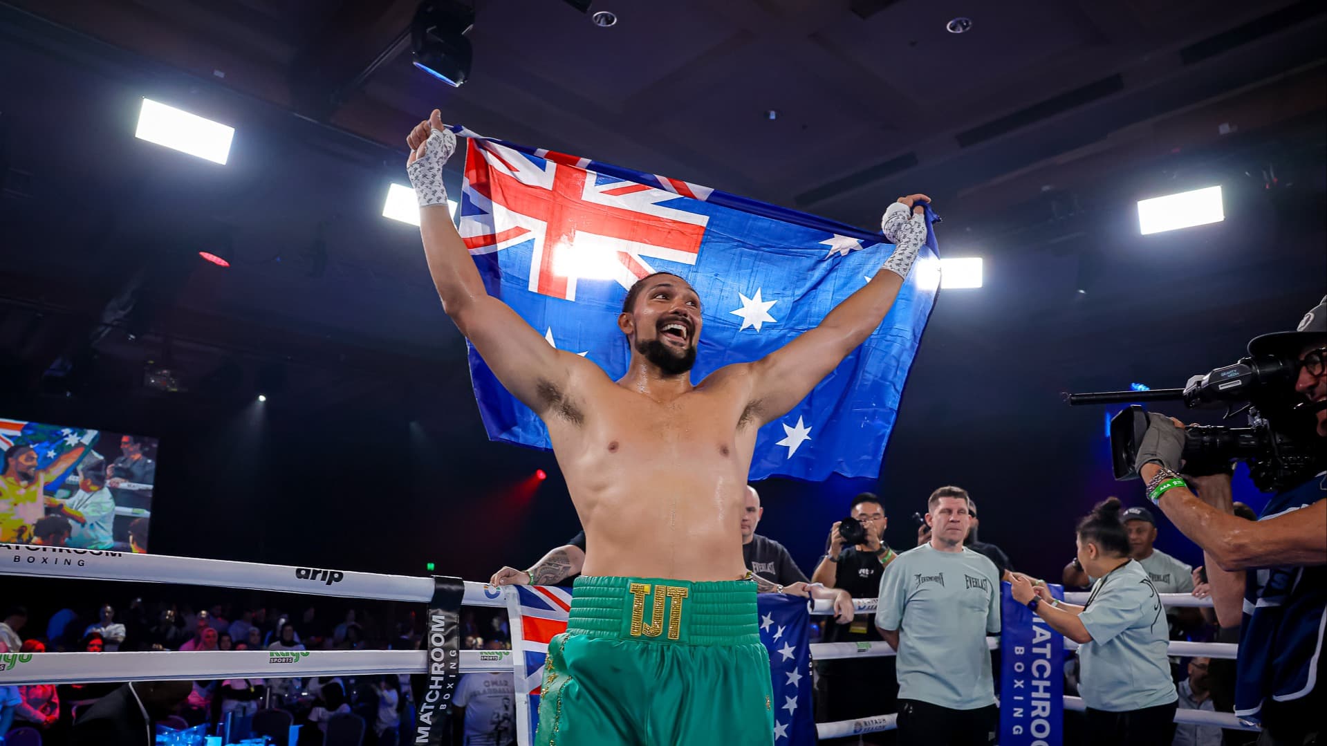 Teremoana stops Savage, set for spot on Fury-Joshua undercard
