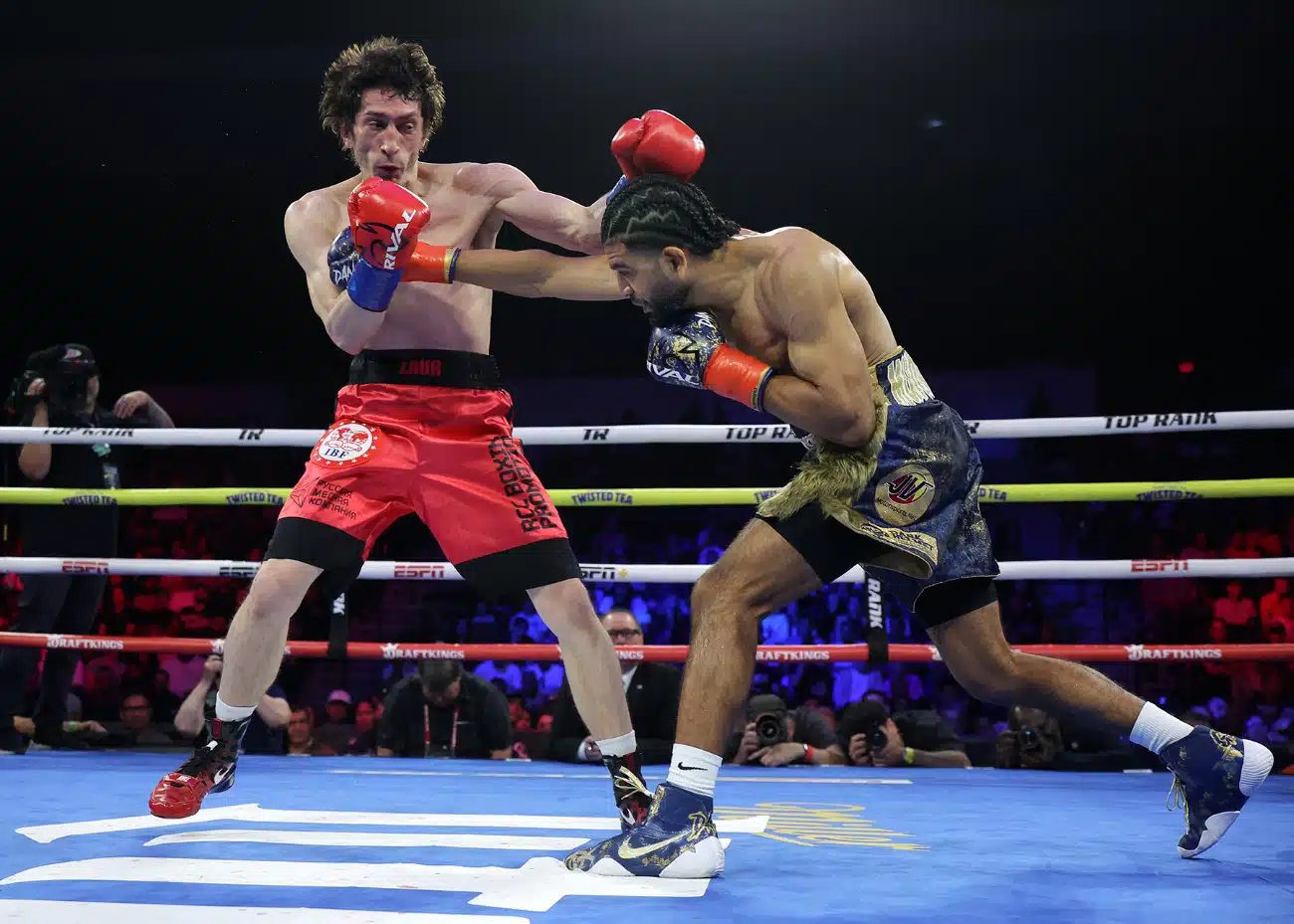 Raymond Muratalla Claims IBF Interim Lightweight Belt In Comfortable Win