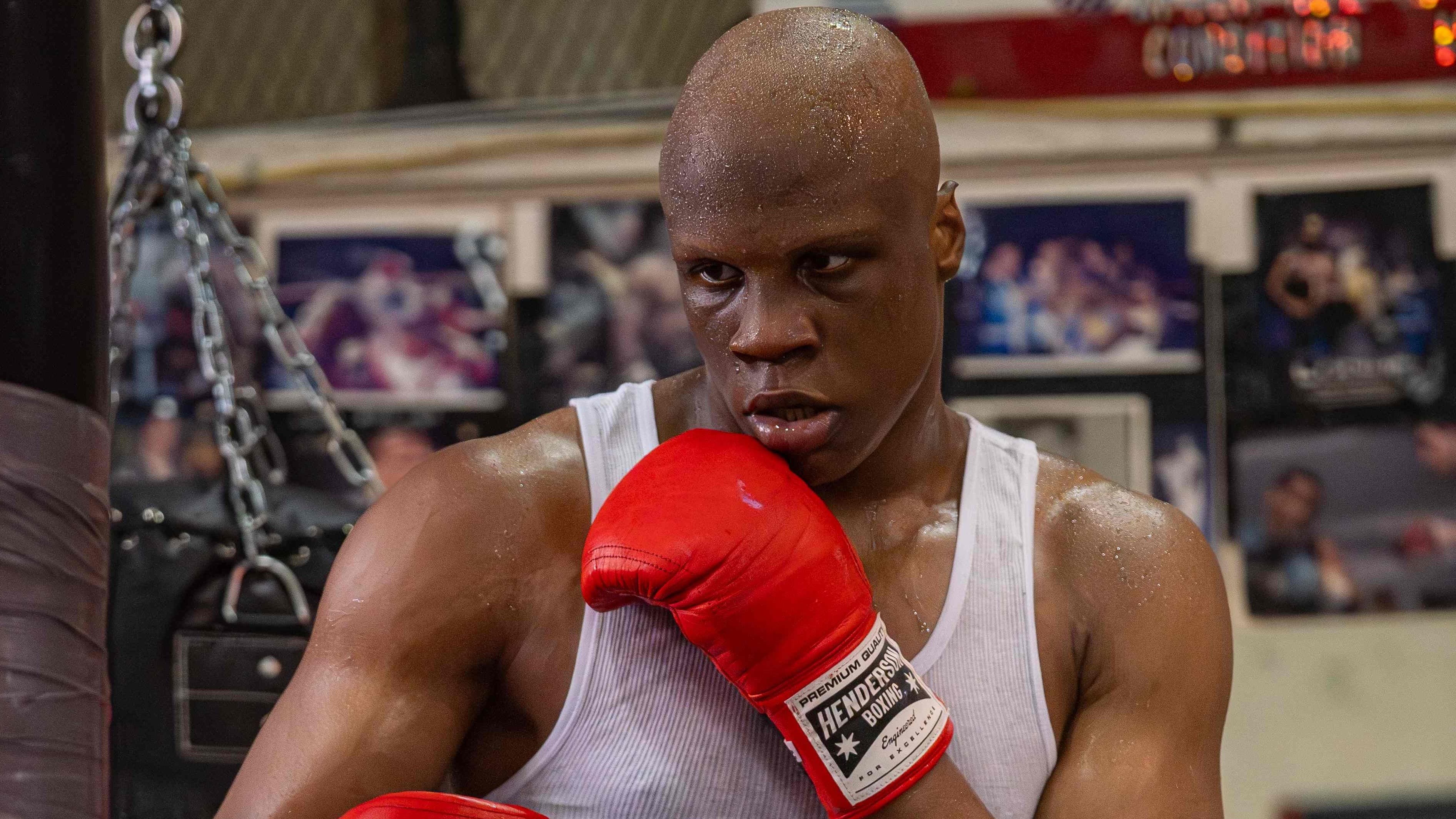 Now in main event, Oberlton looks to make waves in boxing, fashion