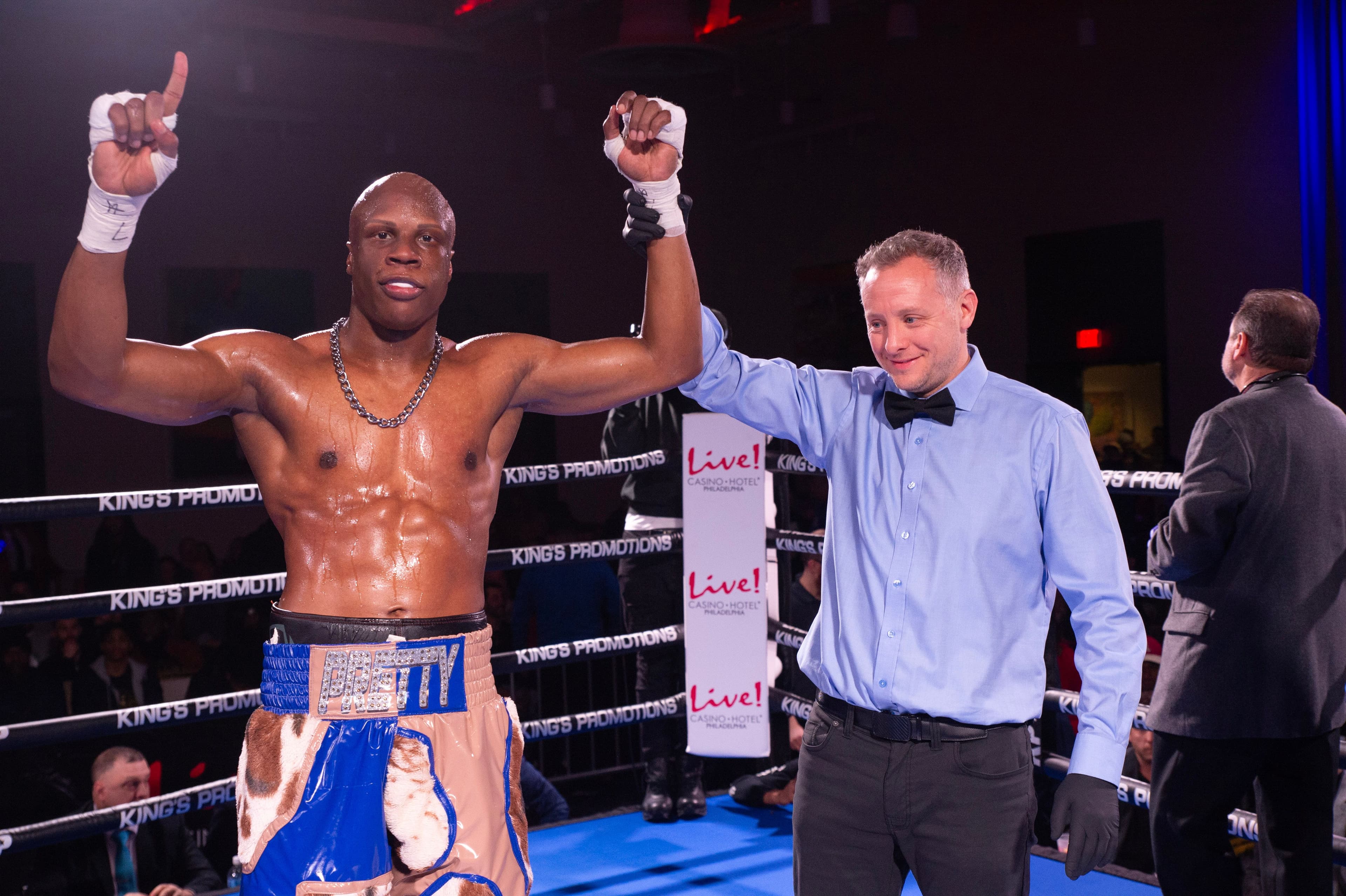 Atif Oberlton stops Cleotis Pendarvis in two rounds in homecoming bout