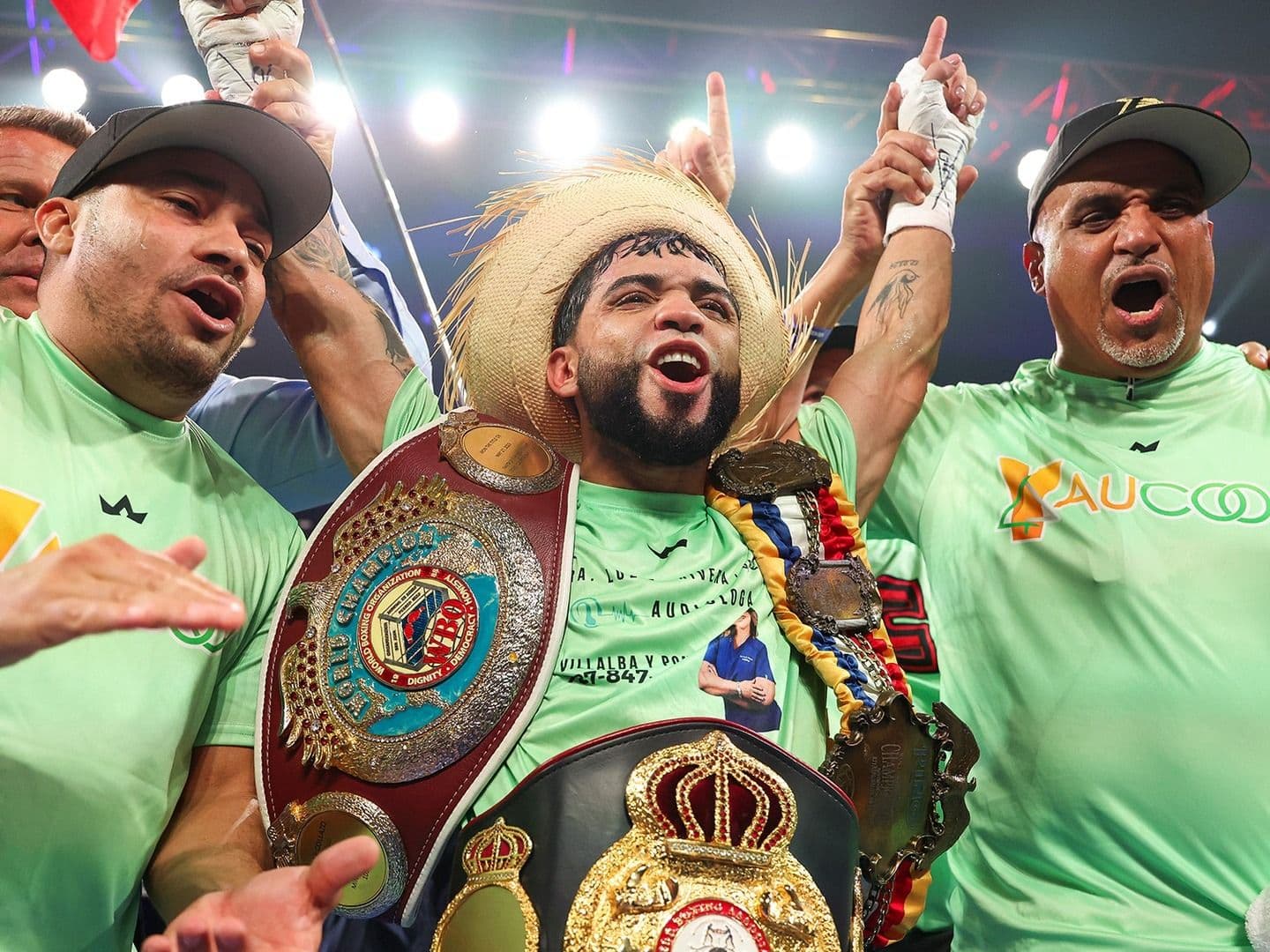 Oscar Collazo Retains Ring, Unified Titles After Bizarre Jayson Vayson Stoppage