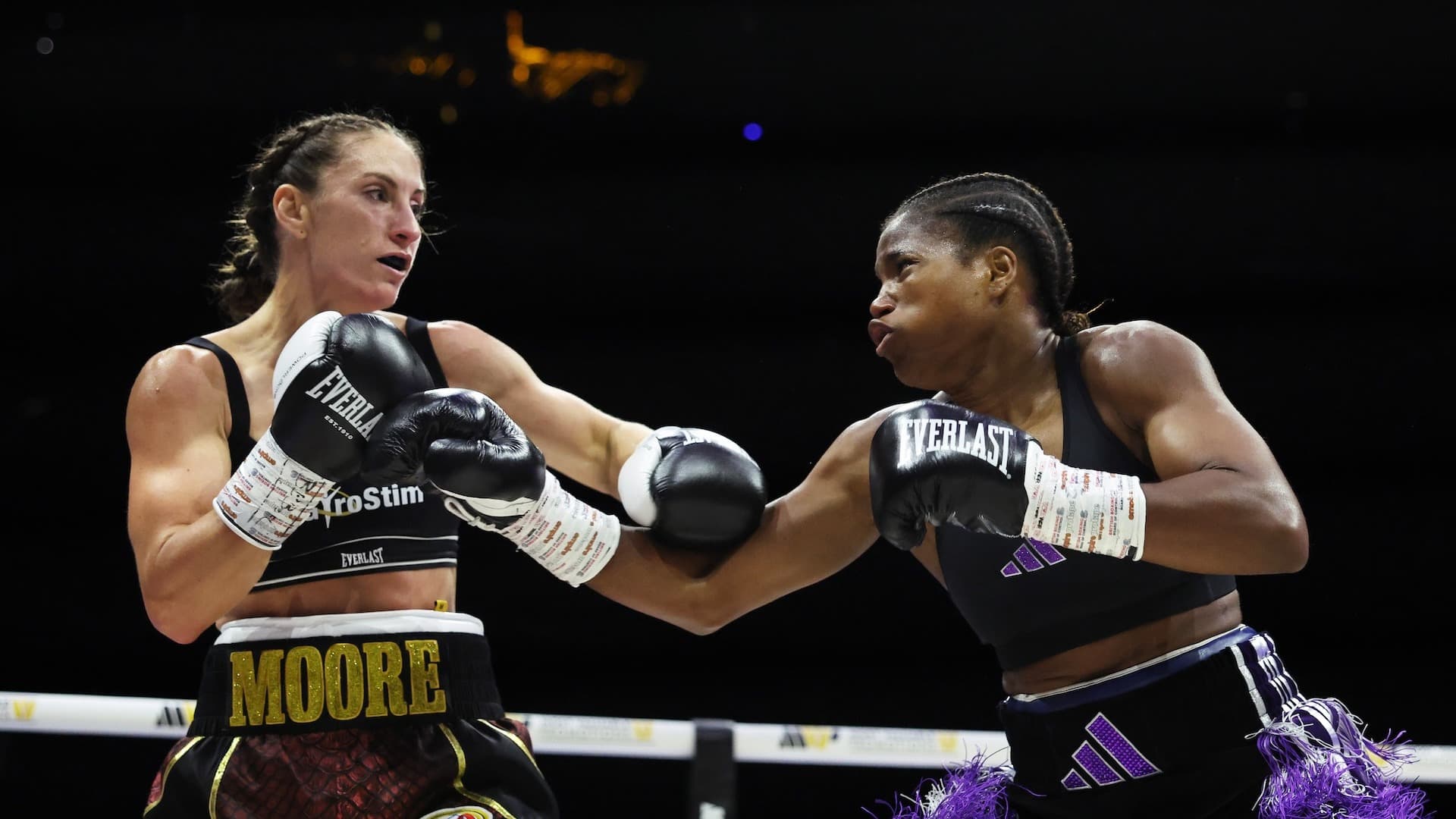 Dubois Dominates Moore, Retains Lightweight Titles