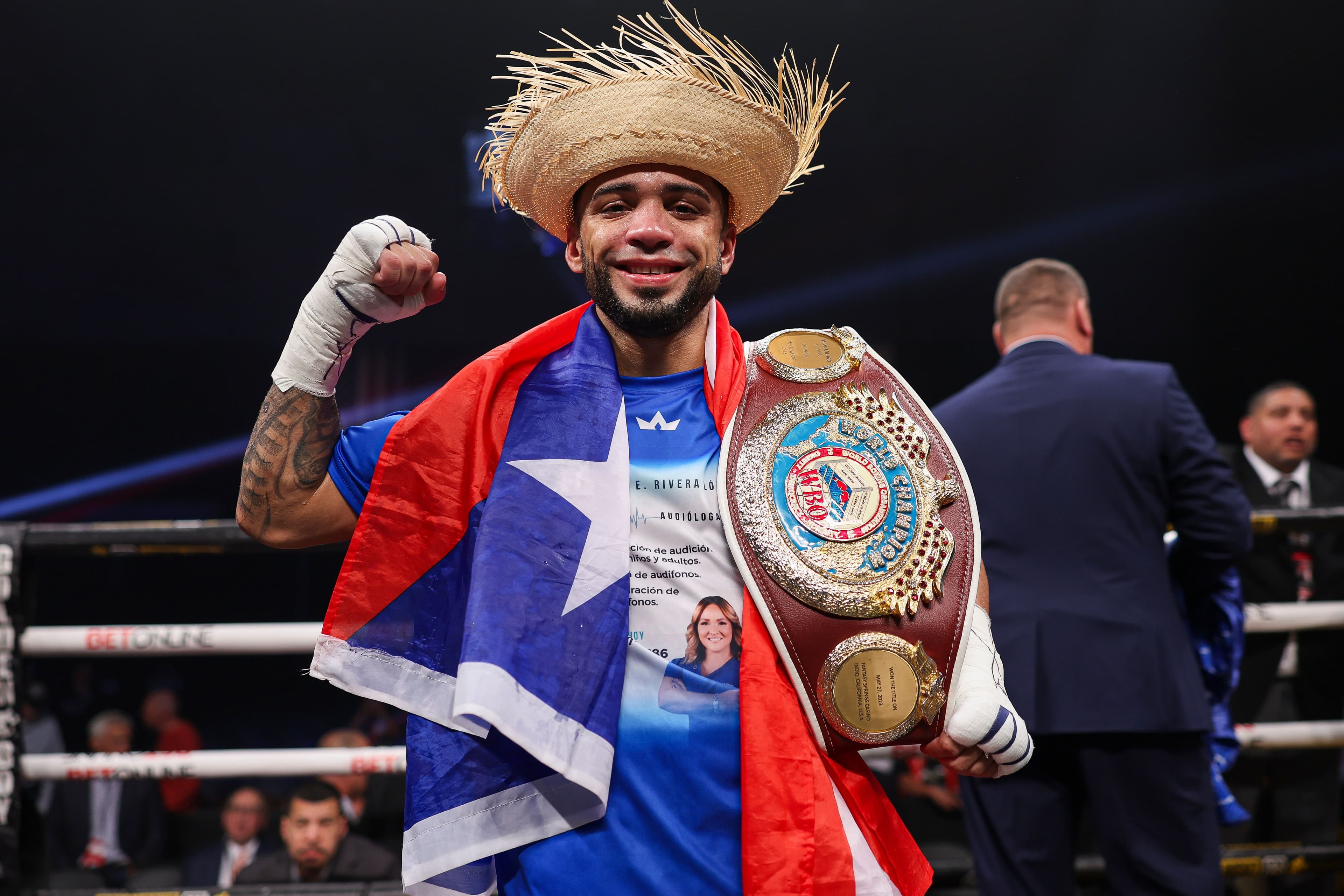 Oscar Collazo outpoints Gerardo Zapata, retains WBO 105-pound title
