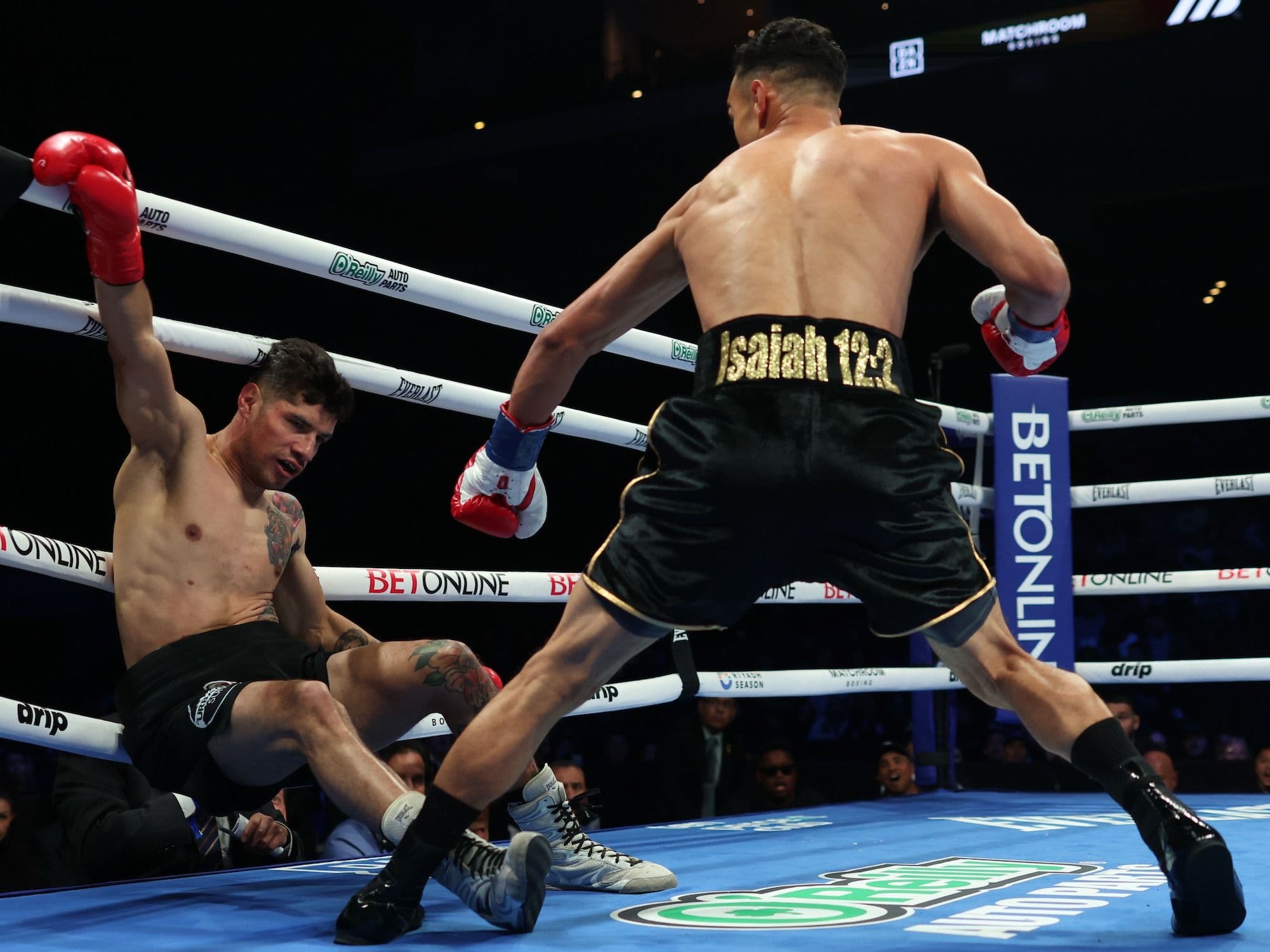 Tito Mercado drops Antonio Moran three times, scores 6th-round KO
