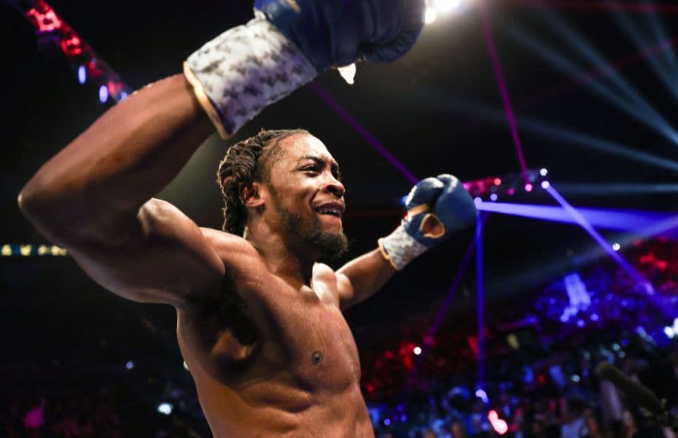 Keyshawn Davis Ready For Very Motivated Edwin De Los Santos To Try To Knock His Head Off