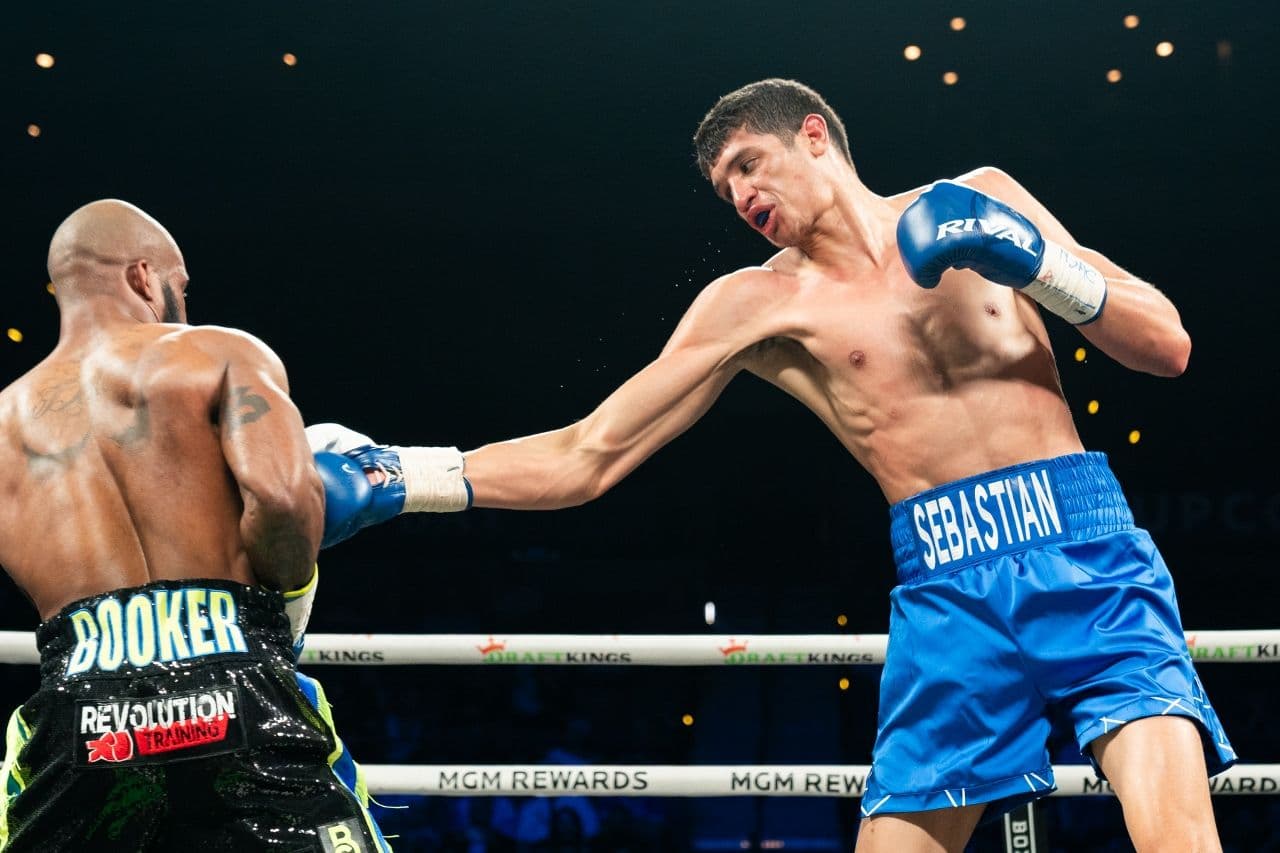 Photos: Sebastian Fundora Batters, Stops Chordale Booker in Four Rounds