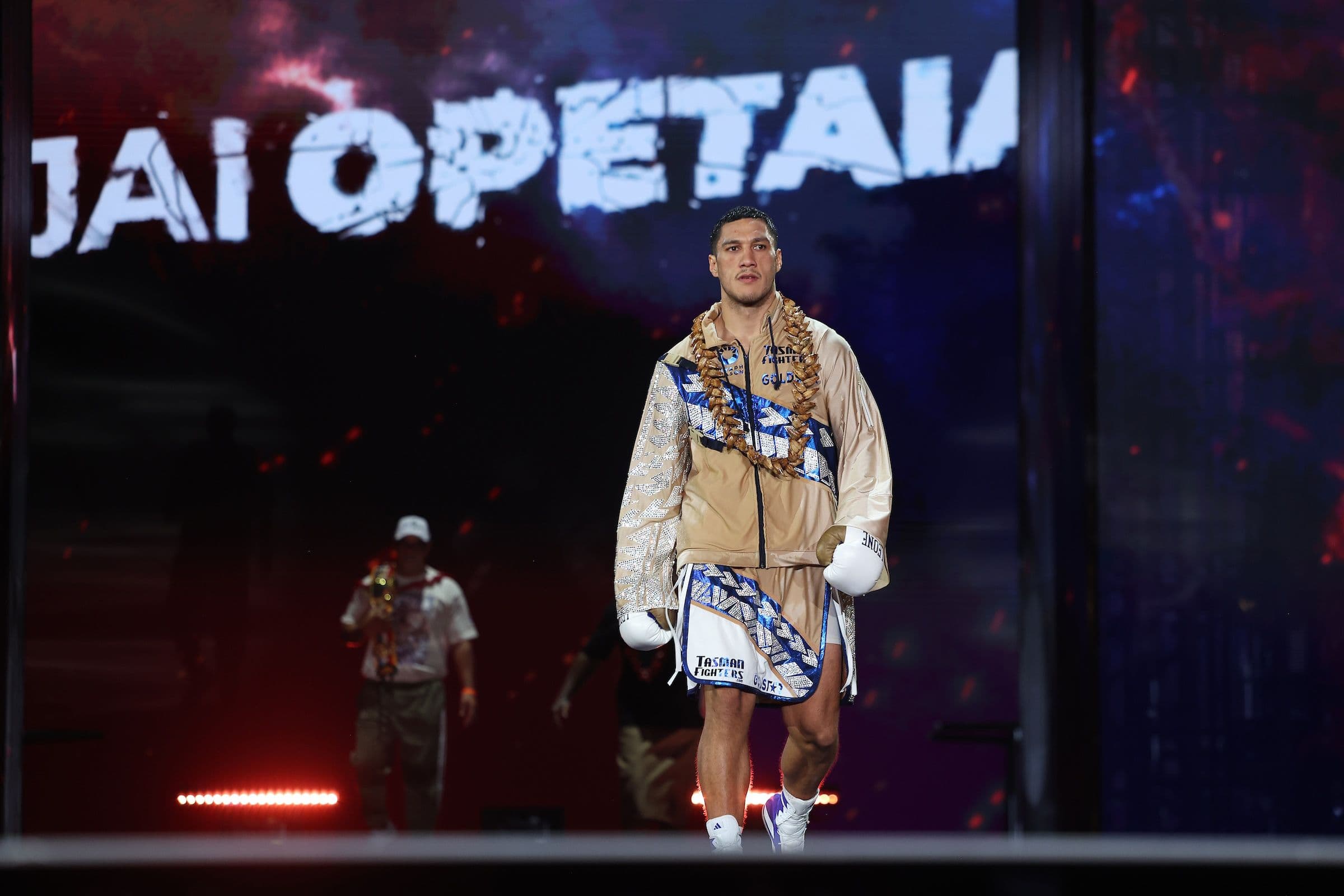 Hearn Praises Opetaia: “He’s The Only Person That Can Give Usyk a Real Fight”