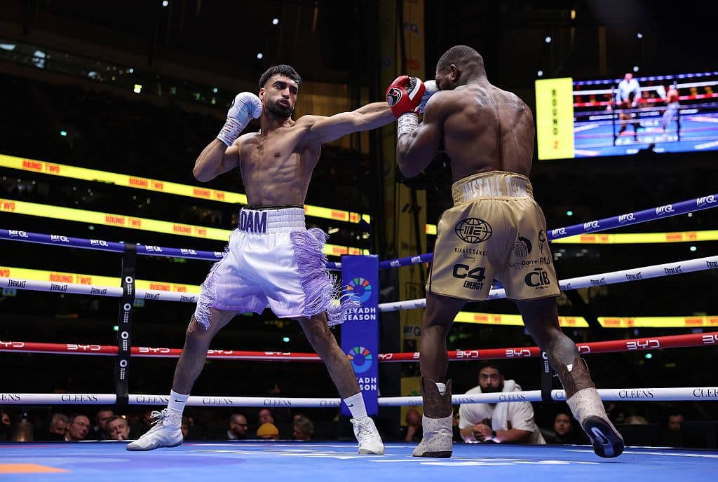 Adam Azim drops, stops Kurt Scoby in final round to earn decisive TKO victory