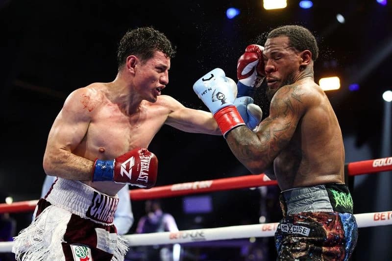 Superb Zepeda Out-Works Roach, Wins WBC Lightweight Title