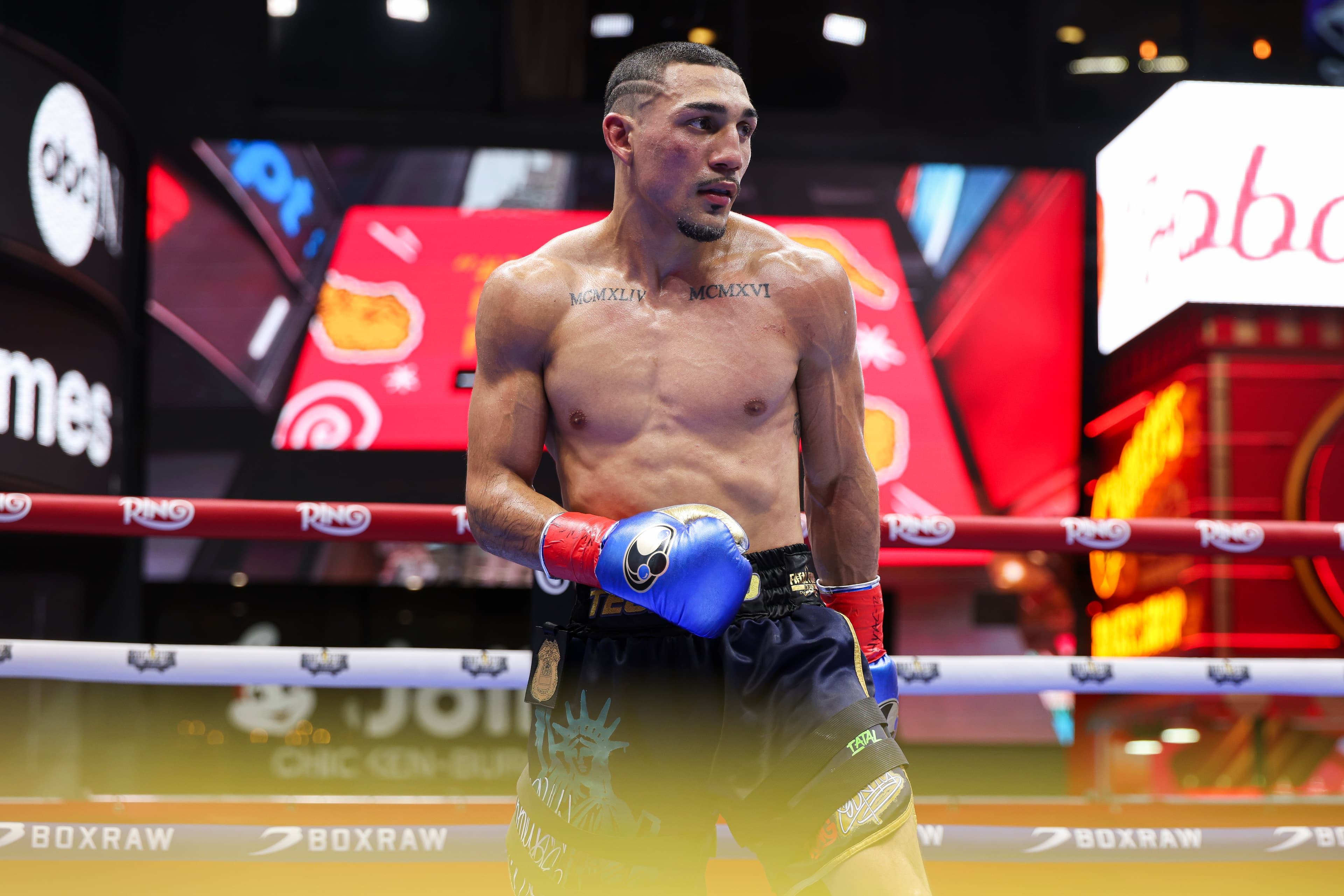 Why does Teofimo Lopez have more success against southpaws?