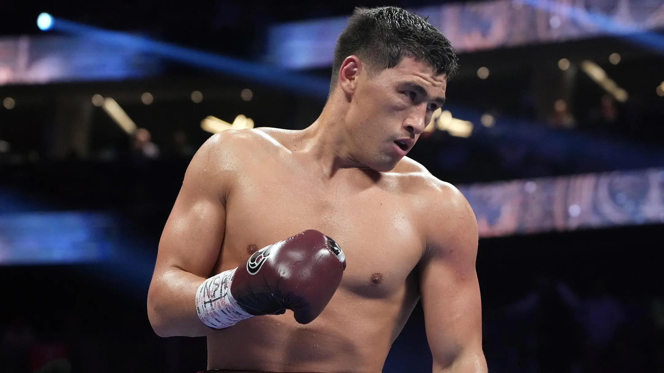 Bivol ends layoff, dominates Eifert in light heavyweight title defense