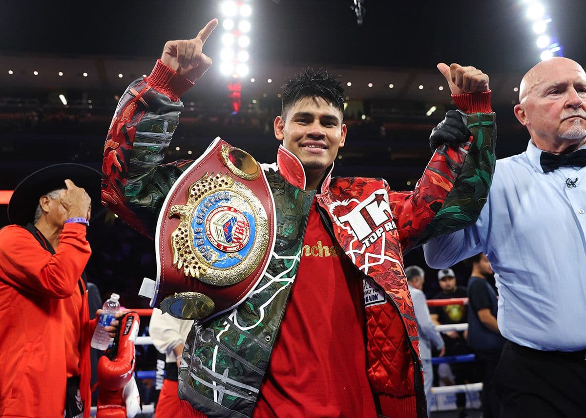 Emanuel Navarrete takes on Denys Berinchyk on May 18 at Pechanga Arena in San Diego