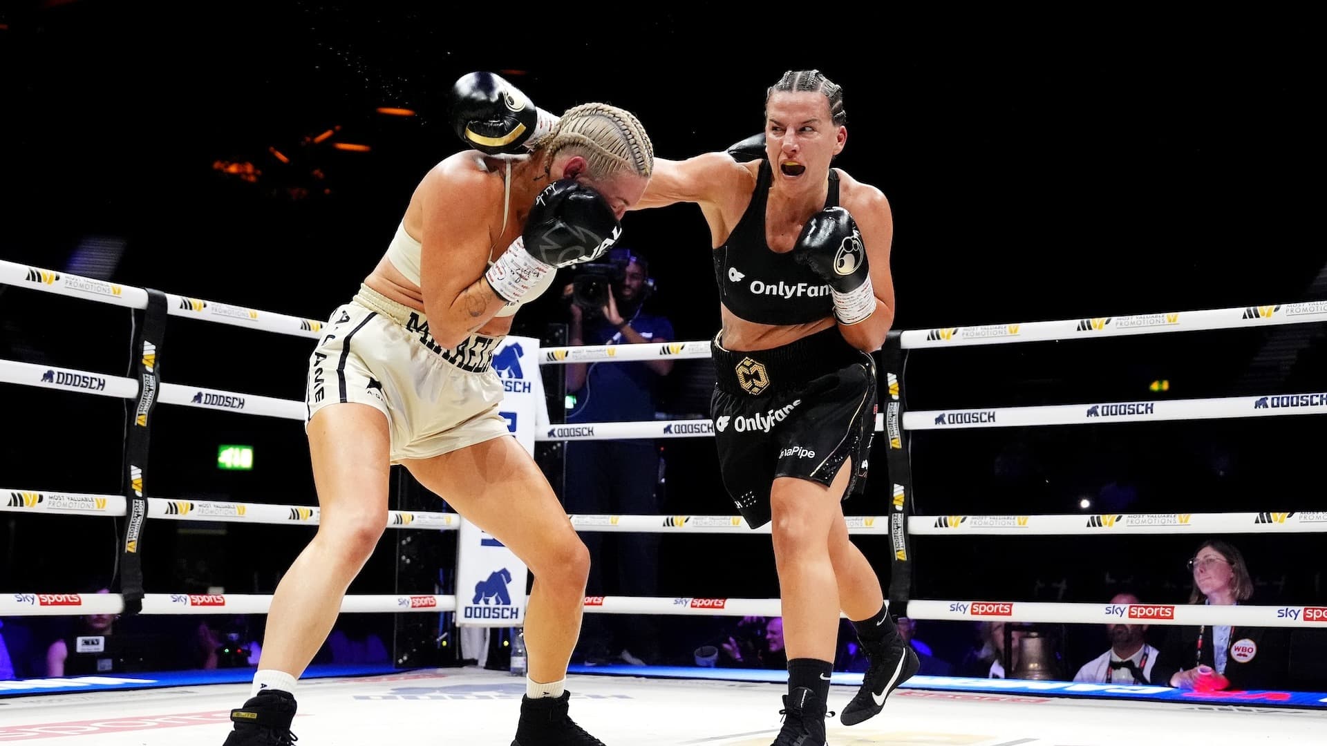 Cameron beats Mayer in thriller to unify 154-pound titles