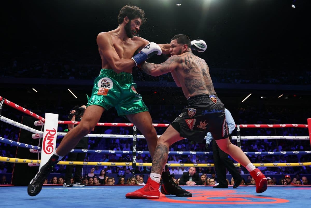 Photos: Hamzah Sheeraz Blasts Edgar Berlanga Out