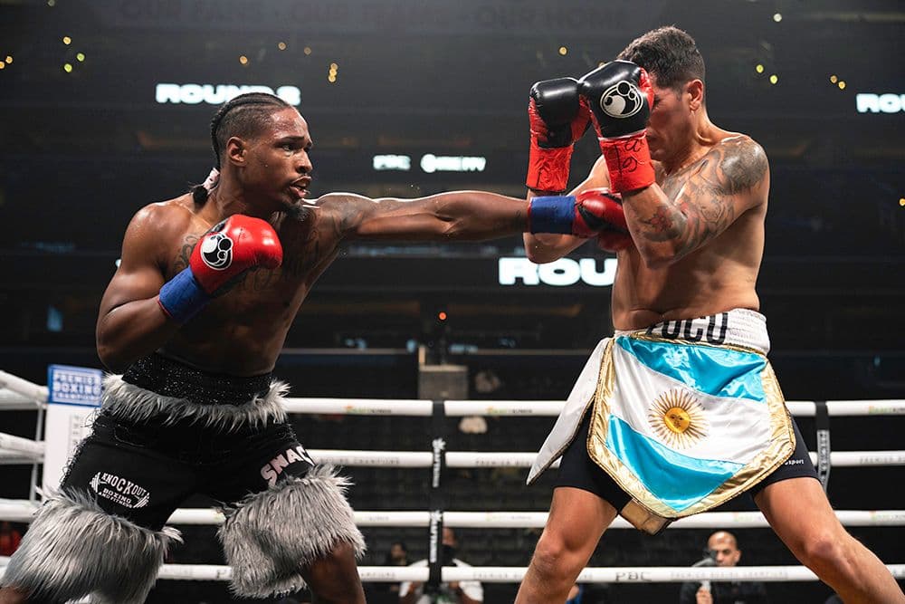 Elijah Garcia falls out against Kyrone Davis on the Tszyu-Fundora undercard