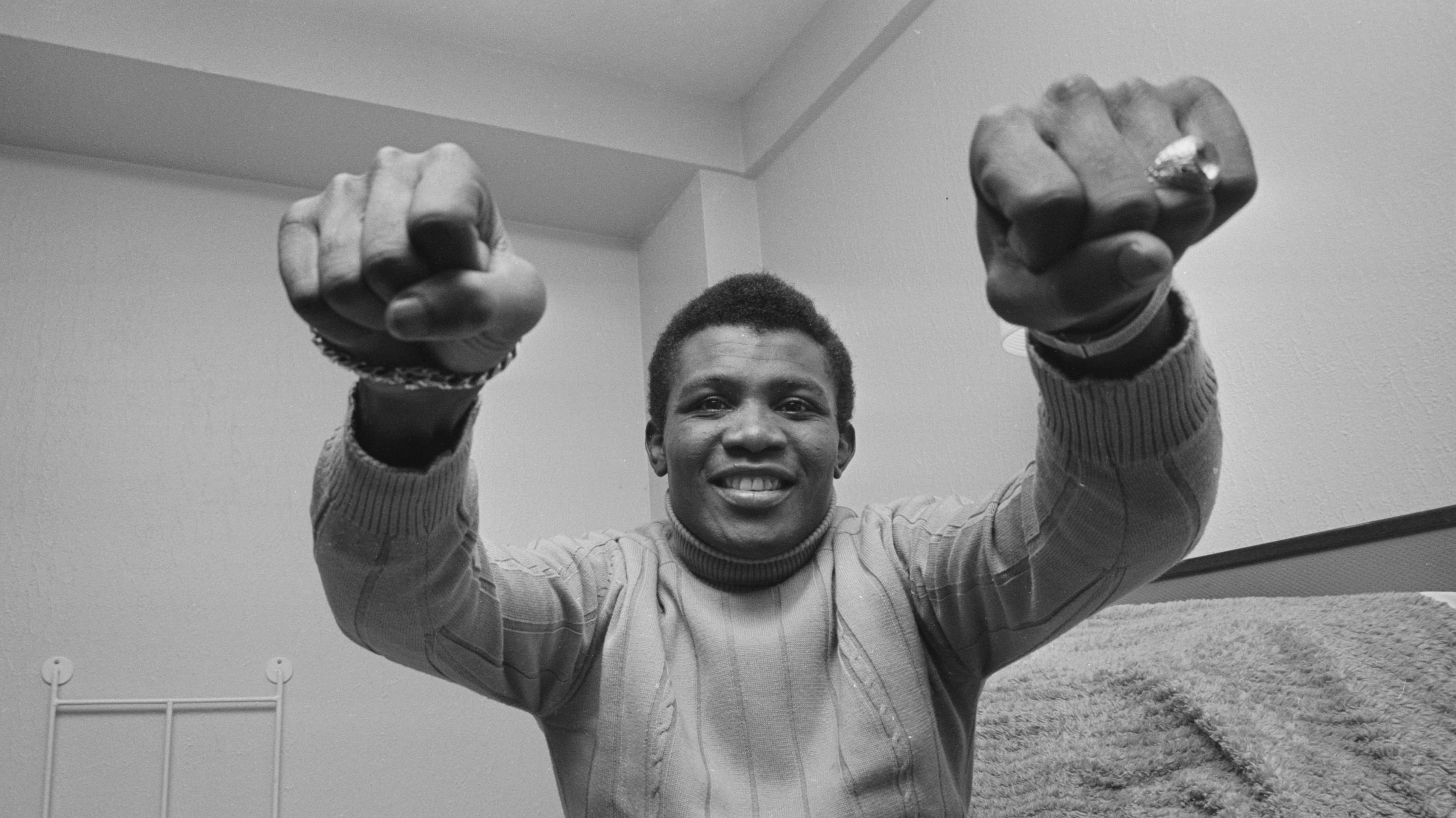 Former featherweight champion Jose Legra passes away at 83