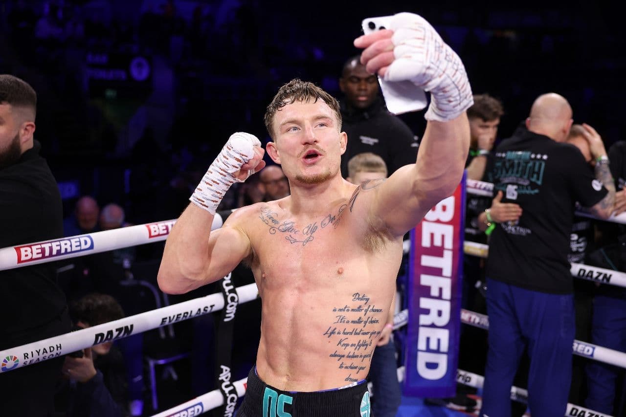 Photos: Dalton Smith Blows Away Walid Ouizza in One Round