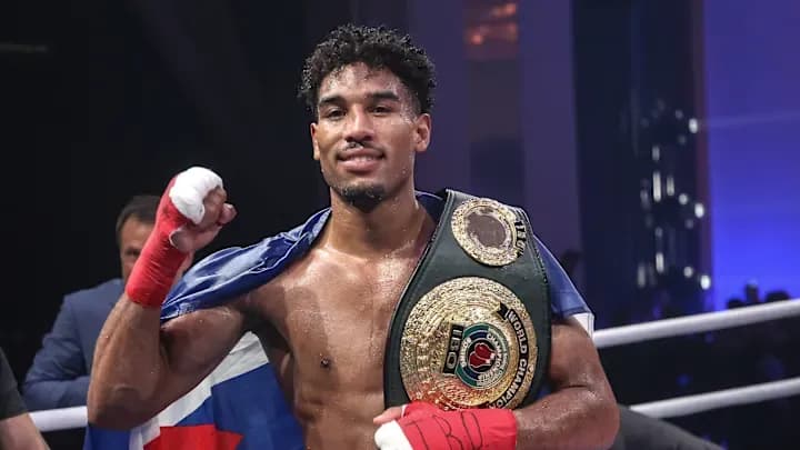 Osleys Iglesias anticipates Canelo Alvarez won't grant him mandatory shot