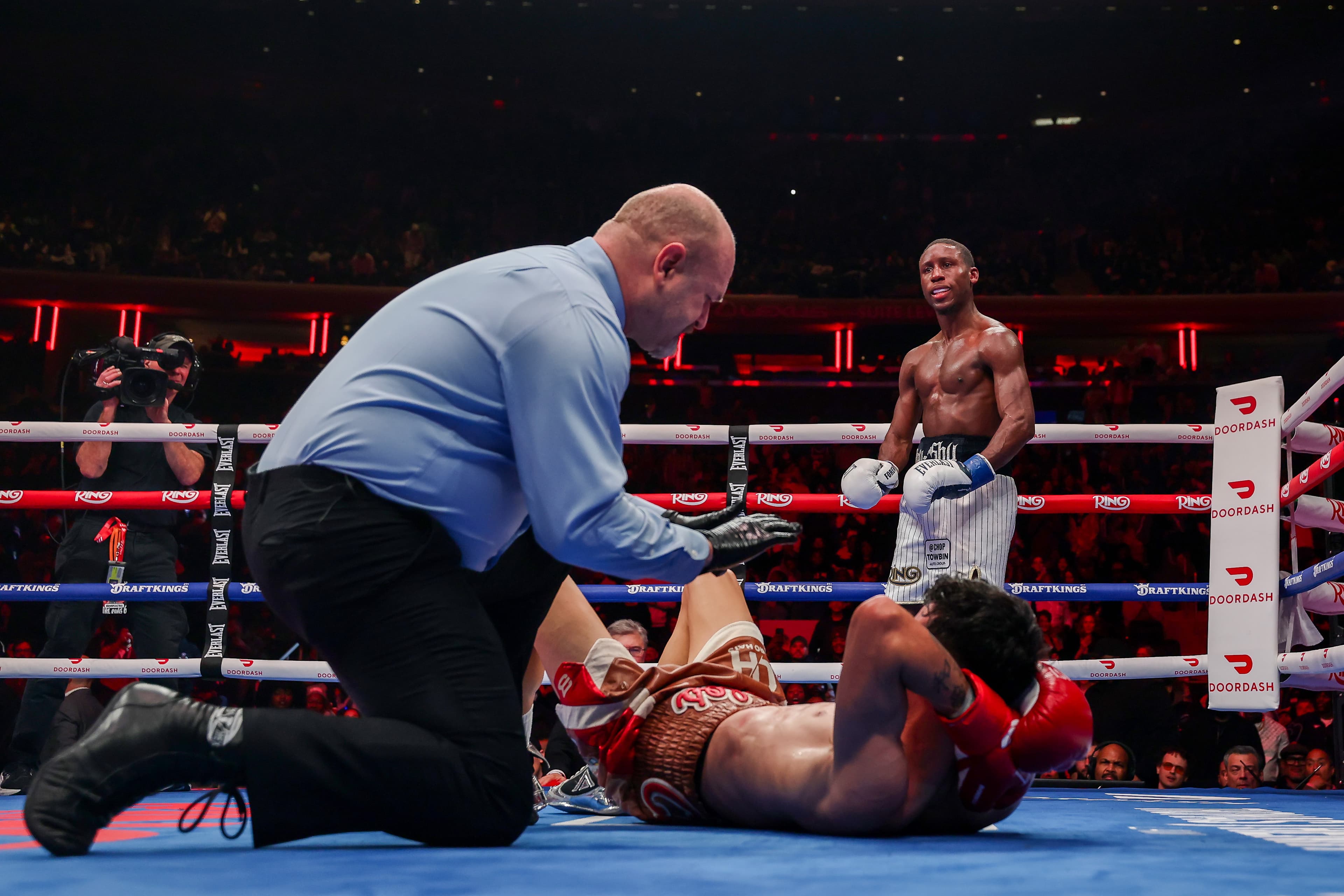 ‘Shu Shu’ Carrington Viciously KOs Carlos Castro For WBC Title