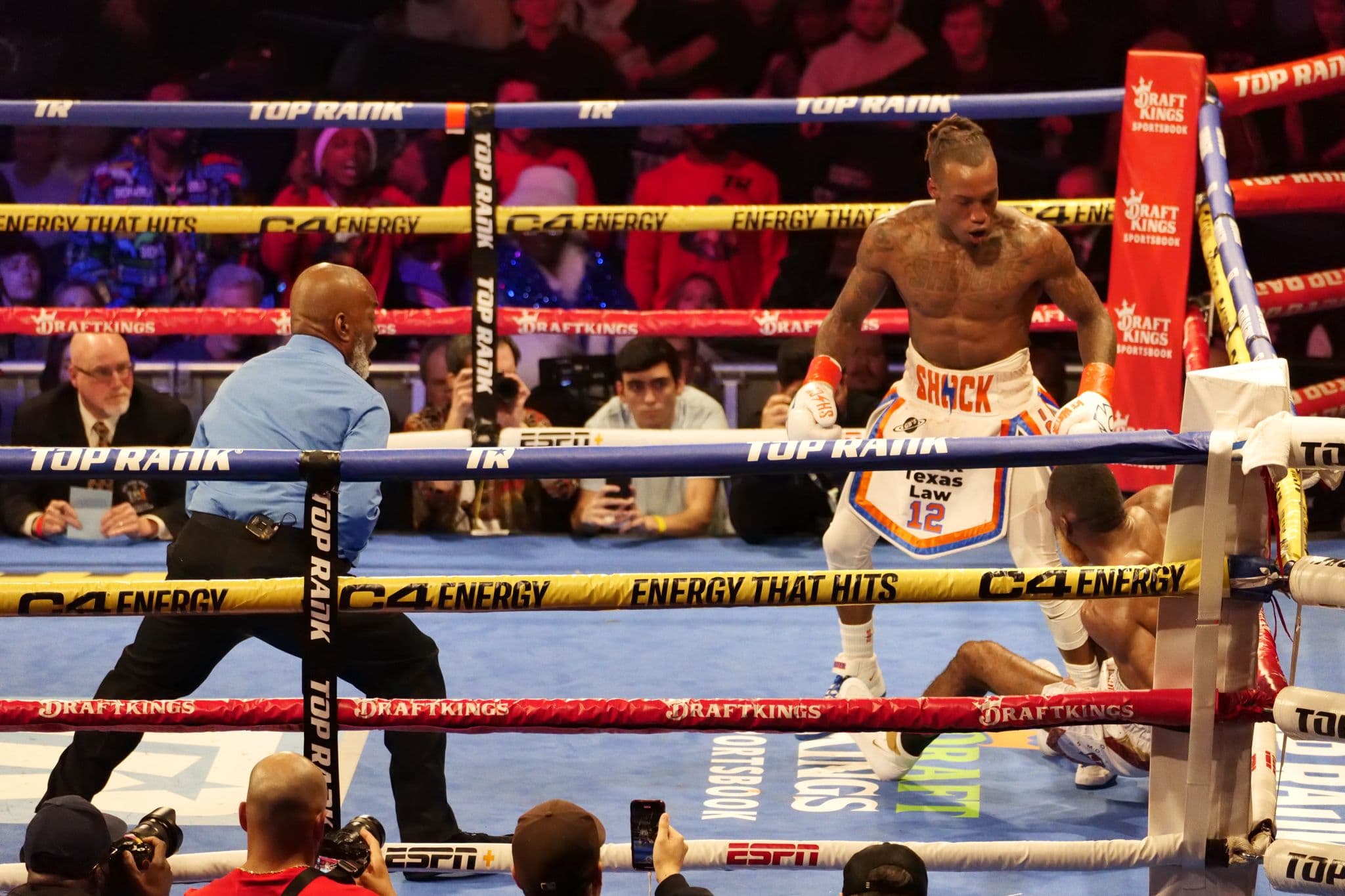 O'Shaquie Foster rallies to win split decision over Abraham Nova, retain WBC junior lightweight belt