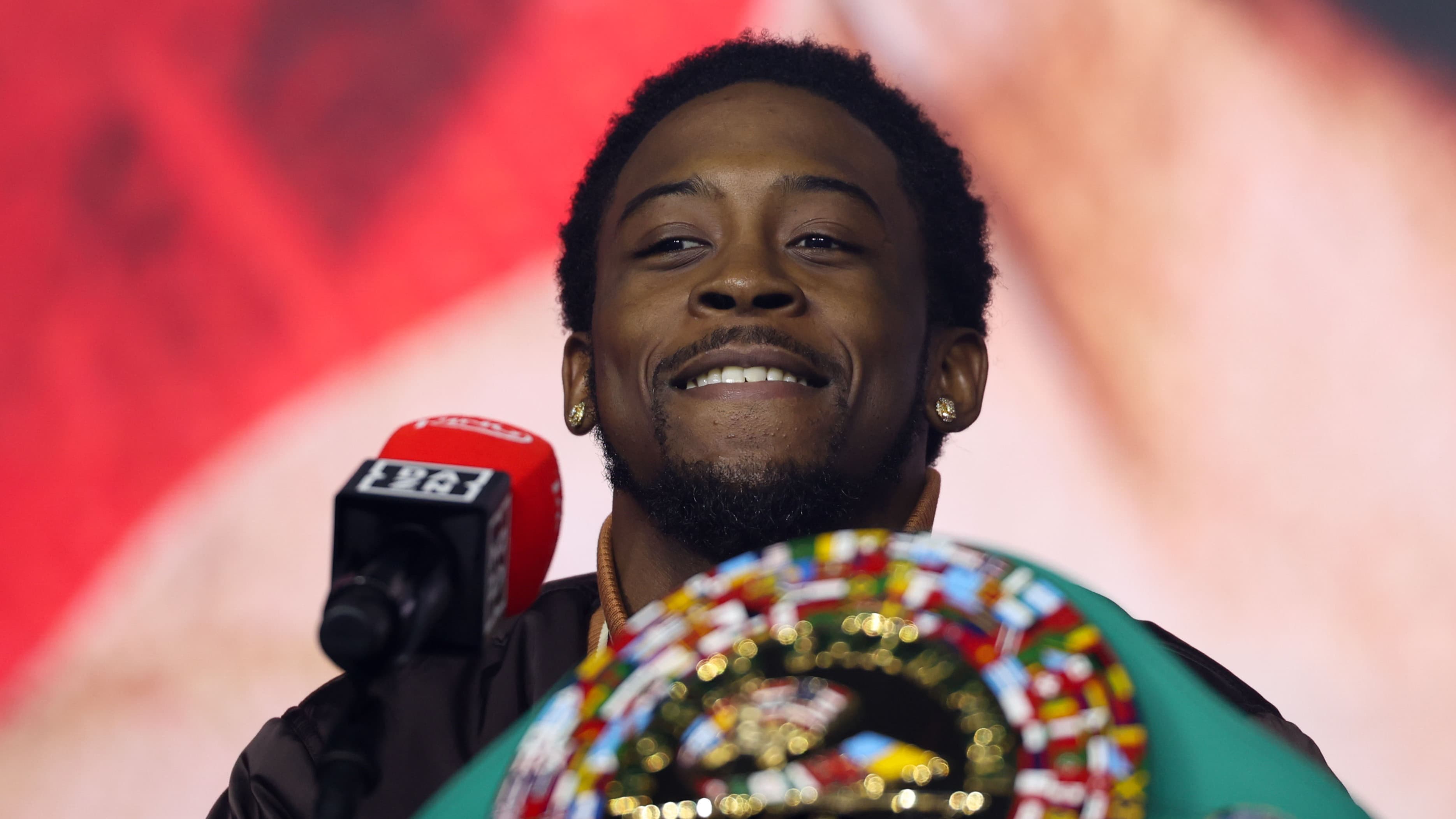Top Rank chief Arum confirms Keyshawn Davis now a free agent