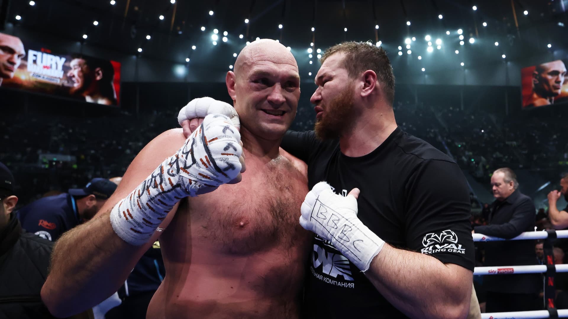 Fury sets up Battle of Britain vs. Joshua after dominating Makhmudov